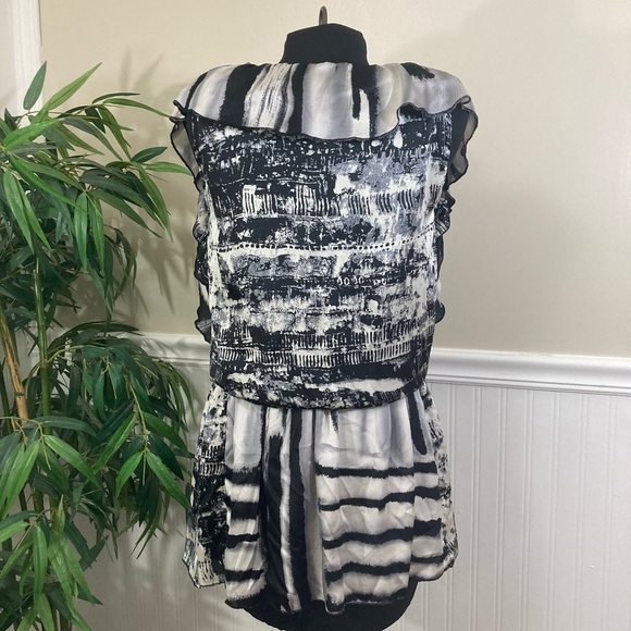 Forla Paris trendy, elastic drawstring‎ waist top. Size Medium - Picture 5 of 8